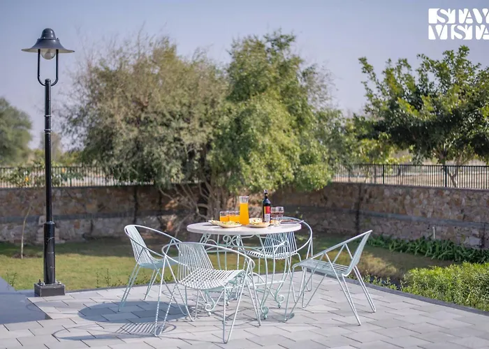 Stayvista'S Kachnaar Villa With Lawn, Terrace & Indoor-Outdoor Games
