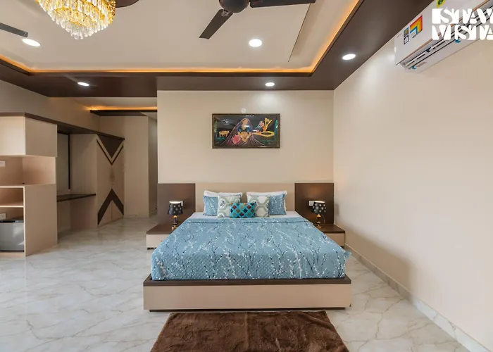 Stayvista At The Binclave With Jacuzzi, Pvt Indoor Pool, Bar & Projector