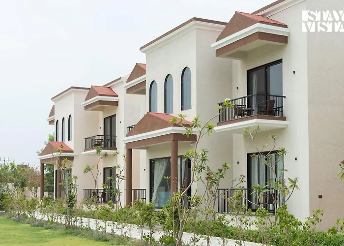 Stayvista At Eleganza Villas With Bbq, Lawn, Bonfire
