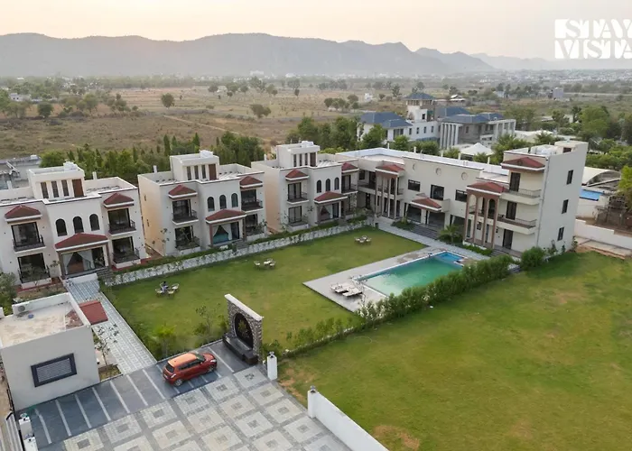 Stayvista At Eleganza Villas With Bbq, Lawn, Bonfire
